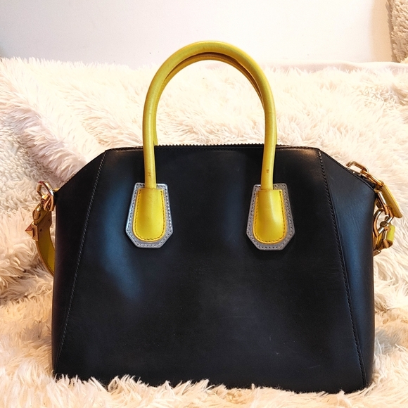 Givenchy Tricolor Calfskin Leather Small Antigona Bag - Picture 2 of 16